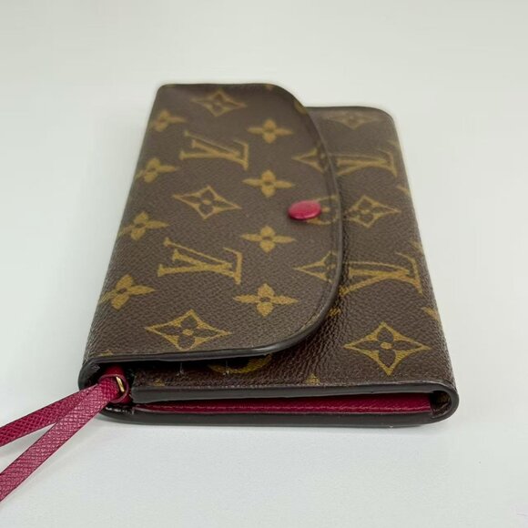 Louis Vuitton Monogram Canvas Wallet with Classic LV Pattern and Red Button - Picture 4 of 8